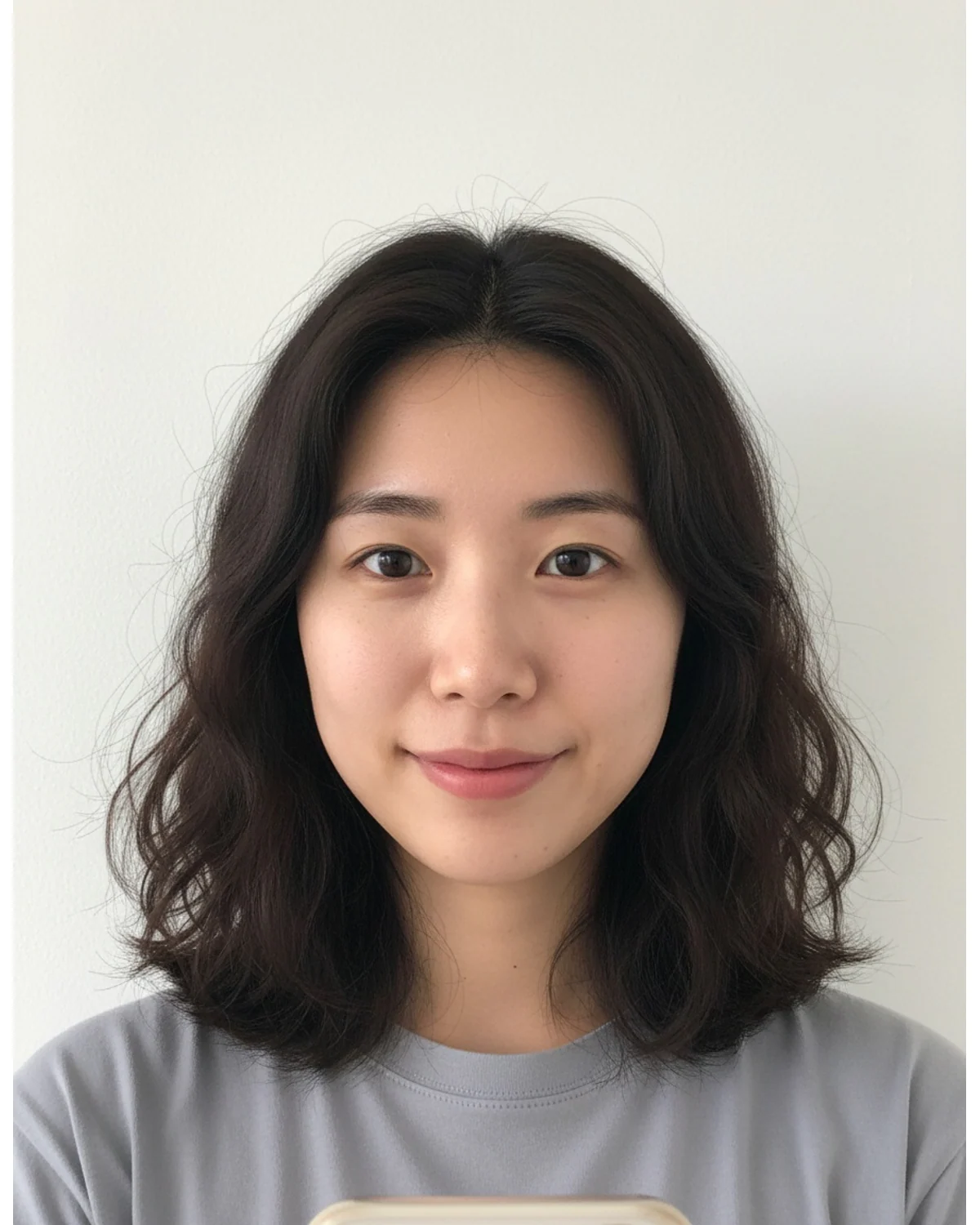 그록 프롬프트 예시의 기준이 되는 평범한 원본 인물 사진